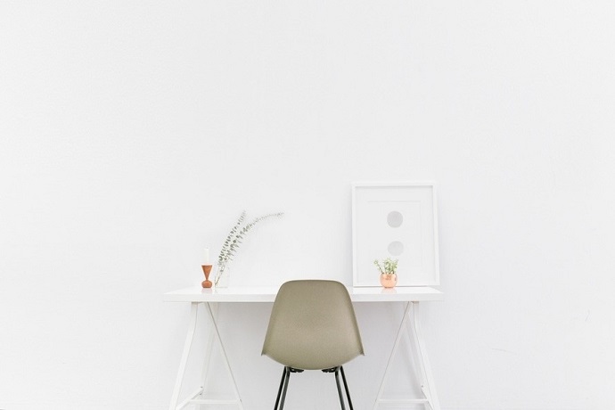 How to organise your life. Tidy desk.