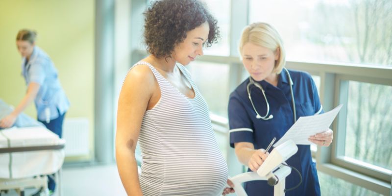 Midwife Careers and Salaries
